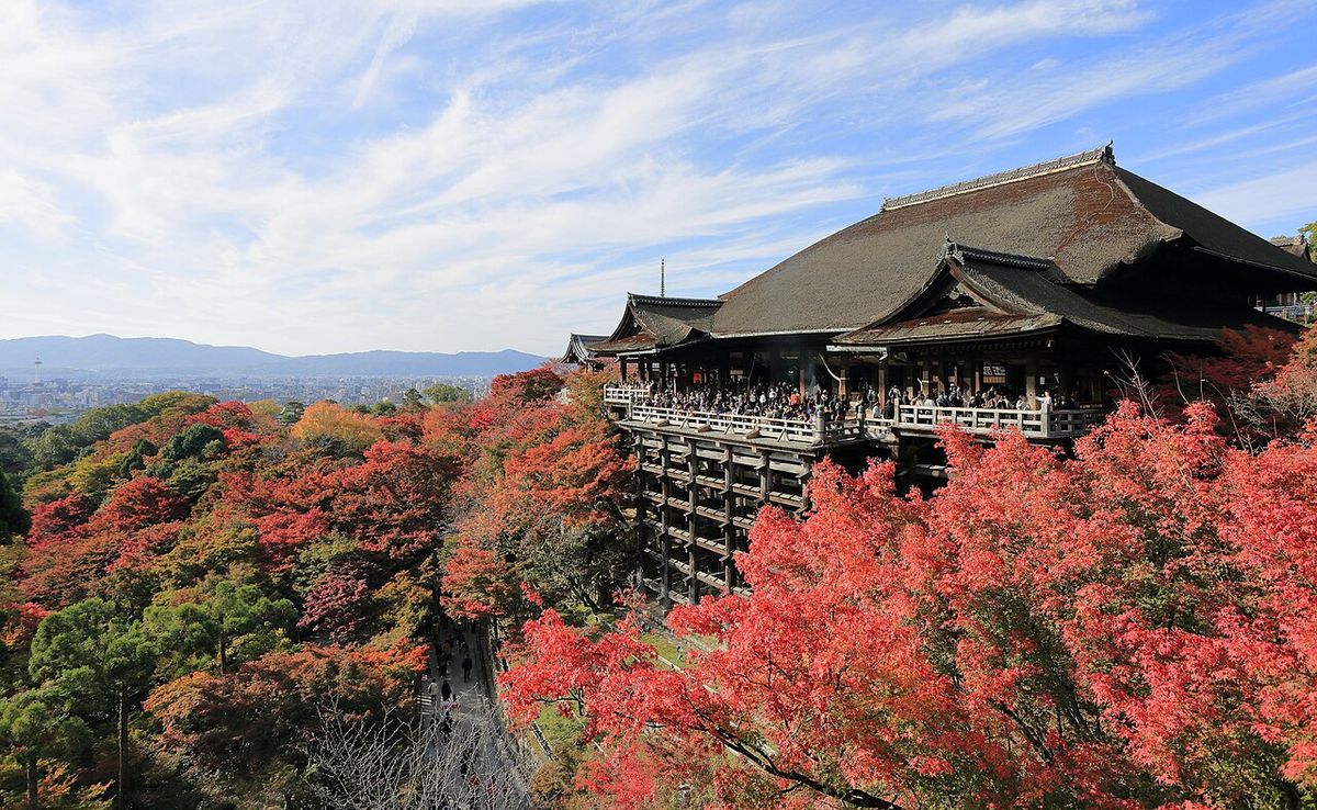 Kiyomizu-dera main hall above the autumn trees